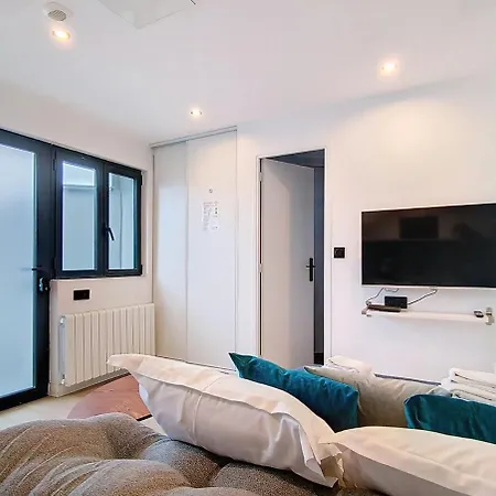Be Happy Argenteuil, Rez-de-chaussee Apartment *
